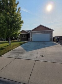 Building Photo - House with Double Car Garage
