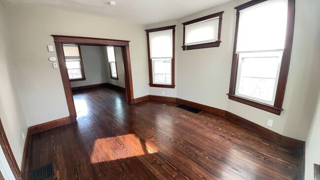 Building Photo - 669 Franklin St