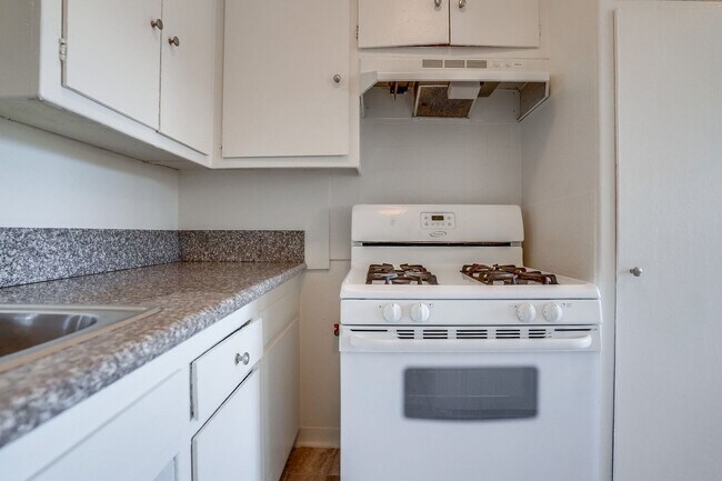 Building Photo - 6117 11th Ave