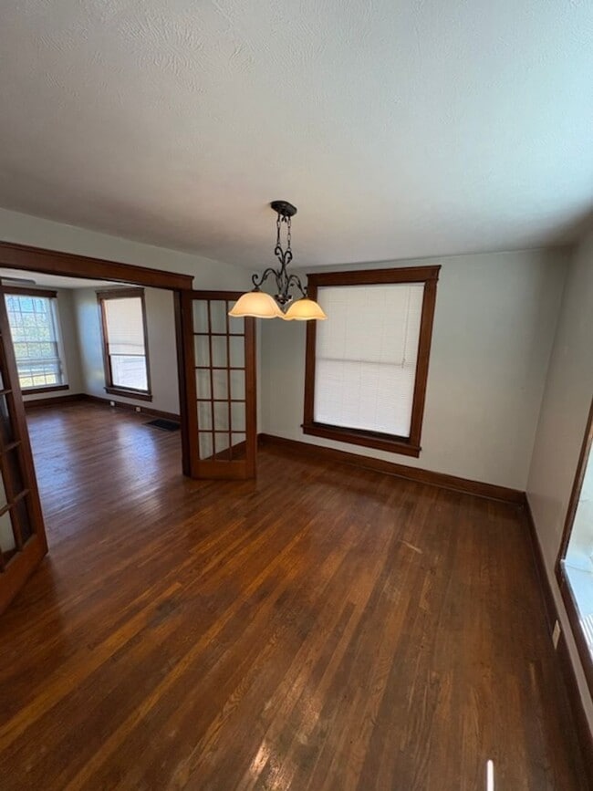 Building Photo - 420 W Old Andrew Johnson Hwy