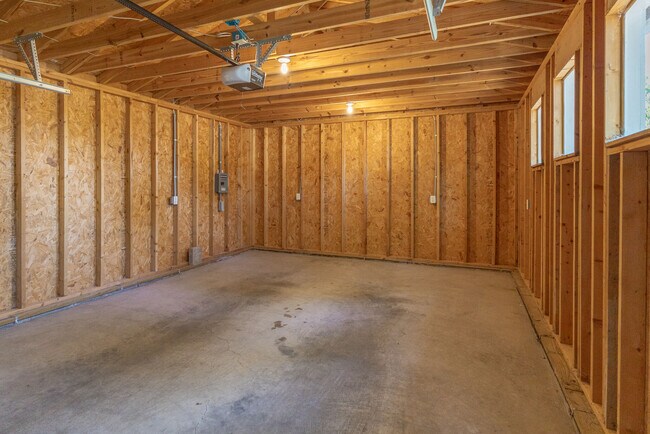 Building Photo - 2104 15th Ave S