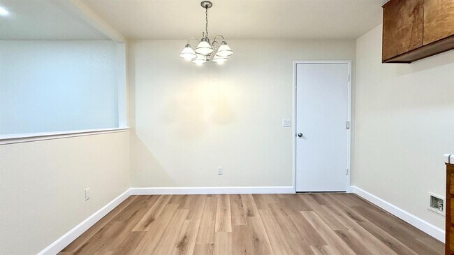 Building Photo - 2425 Knowlwood Dr