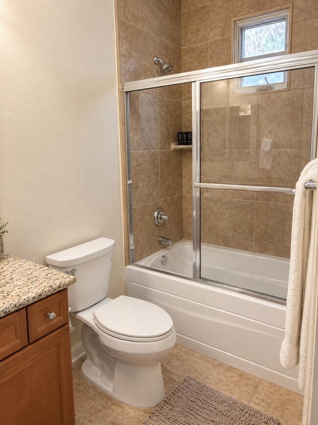 Building Photo - 48657 Classic Dr