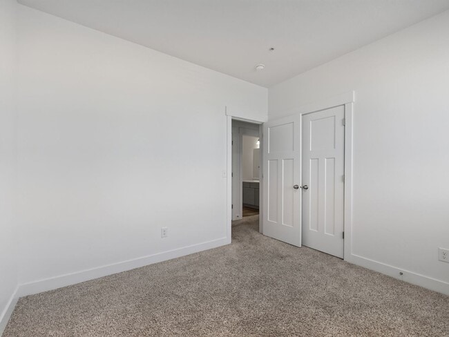 Building Photo - 1386 N 3830 W