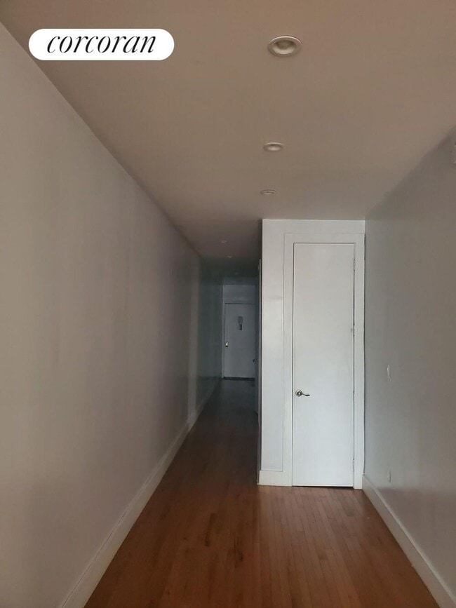 Building Photo - 720 Riverside Dr