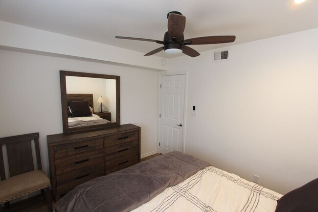 Building Photo - 3200 S Litzler Dr