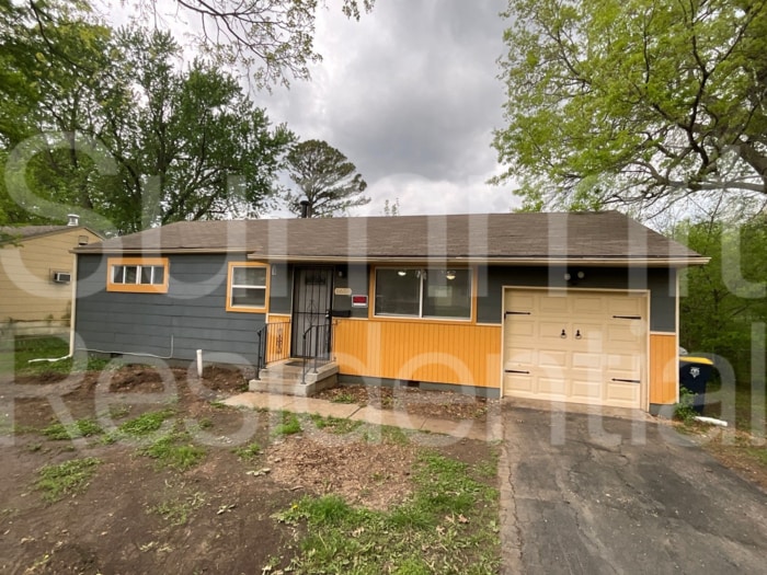 Building Photo - 8608 Crystal Ave