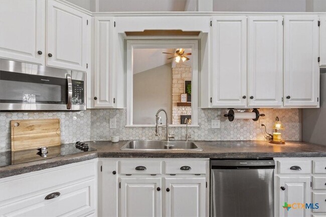 Building Photo - 840 Long Horn Trail