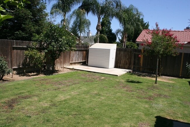 Building Photo - 3+2 NW Hageman & Jewetta Area $2200+ $2200 Deposit