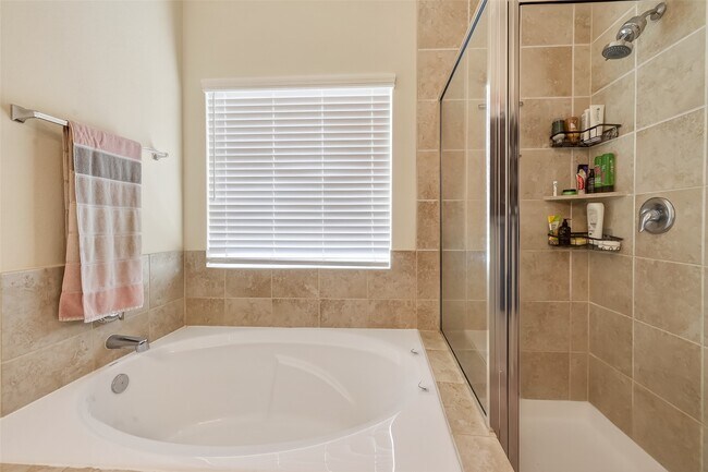 Building Photo - 6215 Prince Pl Dr