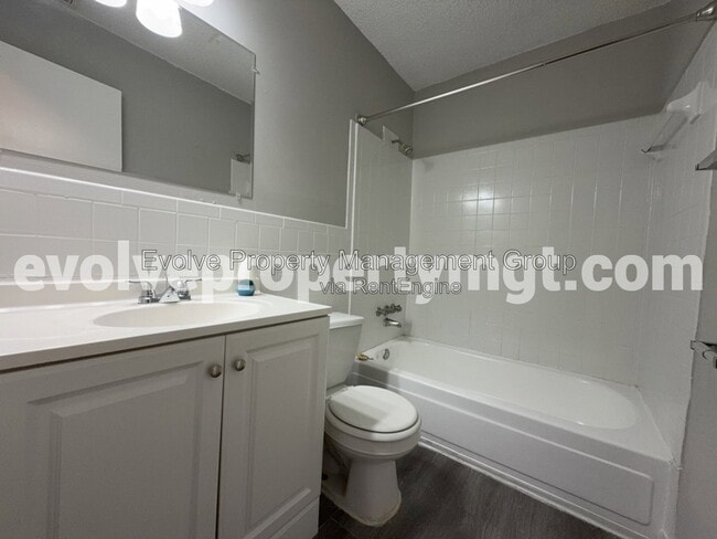 Building Photo - 670 Hobbs Dr