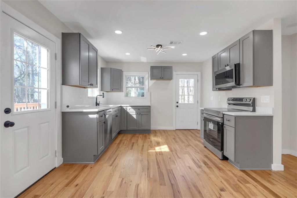 Building Photo - 1427 Lorenzo Dr SW