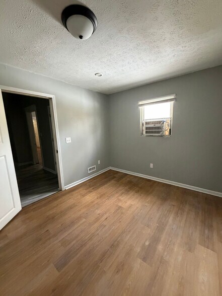 Building Photo - 1417 S 28th St