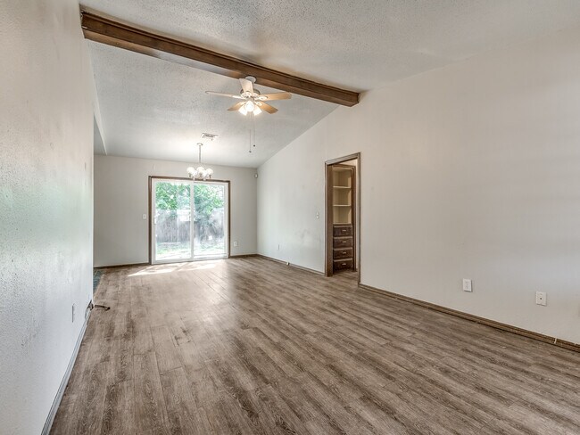 Building Photo - 604 Greenvale Rd