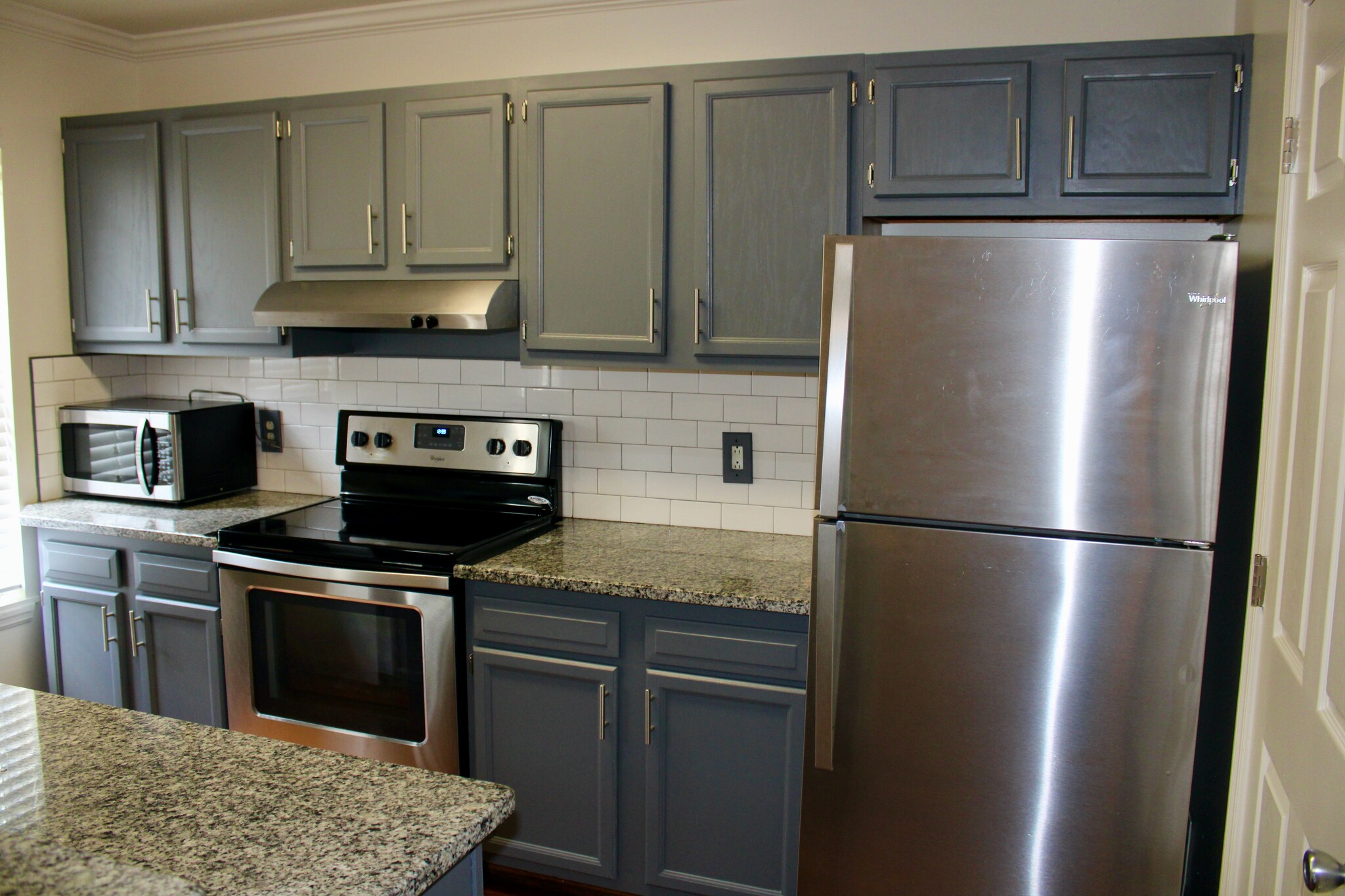 Granite counter tops - 163 37th Avenue North