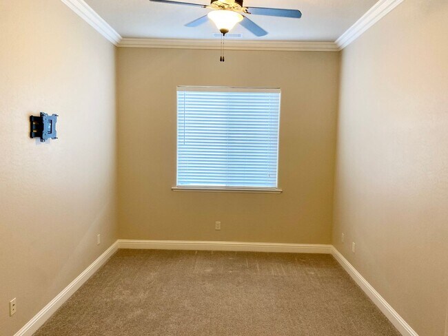 Building Photo - Beautiful 3-Bed, 2-Bath Near Sanger West High School