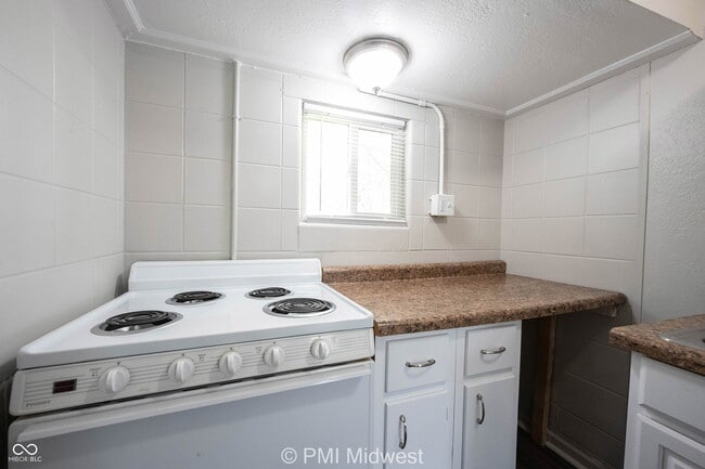 Building Photo - 2142 W US Hwy 40