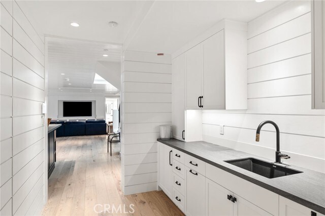 Building Photo - 2428 The Strand