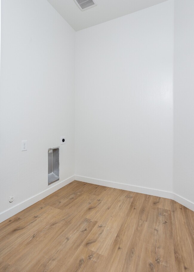 Building Photo - 911 Hartlepool Ave