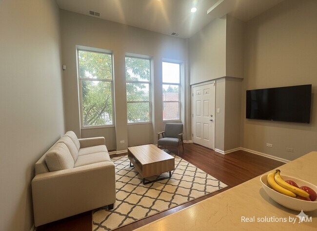 Building Photo - 521 N Racine Ave