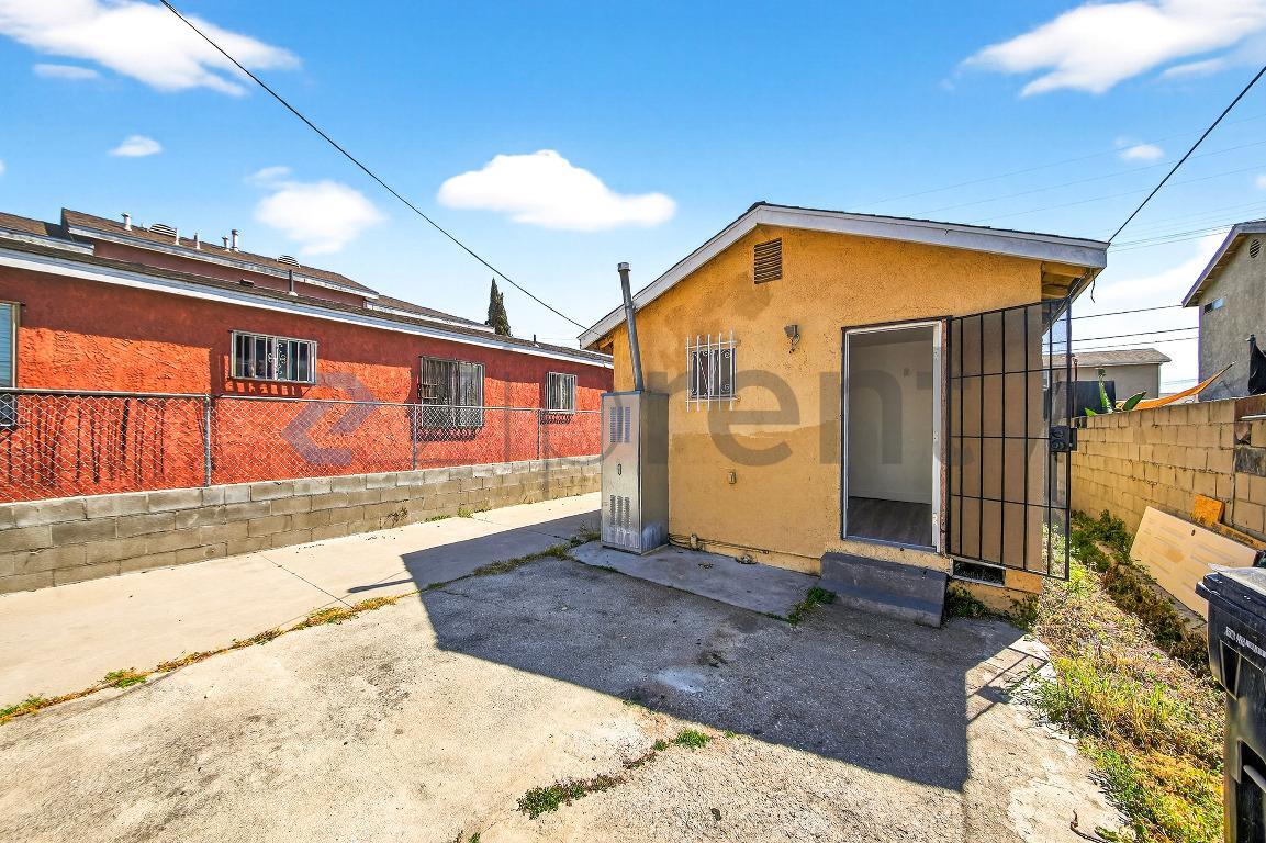 Building Photo - 1737 E 108th St