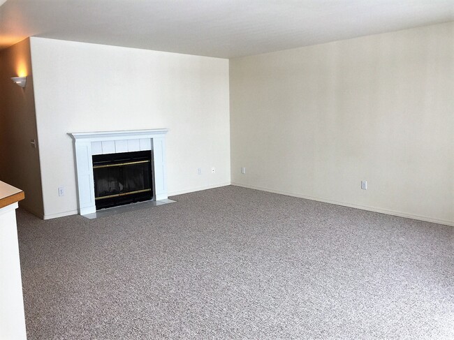 Building Photo - 2305 W Woodin Ave