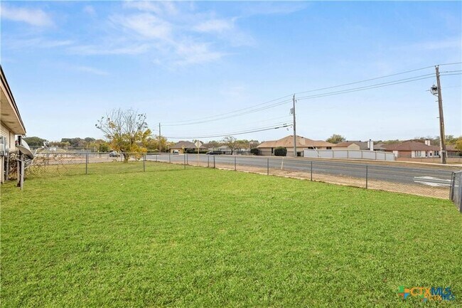 Building Photo - 3210 Raven Dr