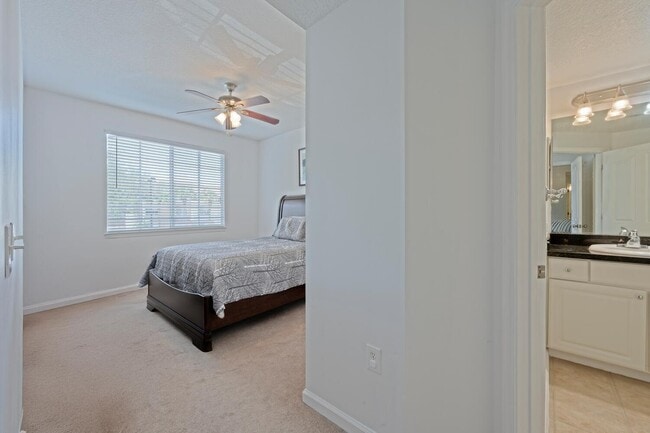 Building Photo - 5205 Myrtlewood Cir E