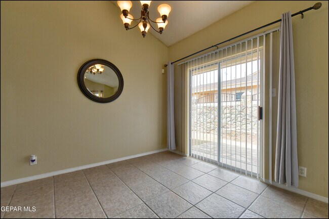 Building Photo - 683 Teichelkamp Dr