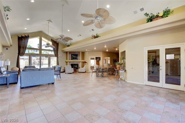 Building Photo - 2305 W Horizon Ridge Pkwy