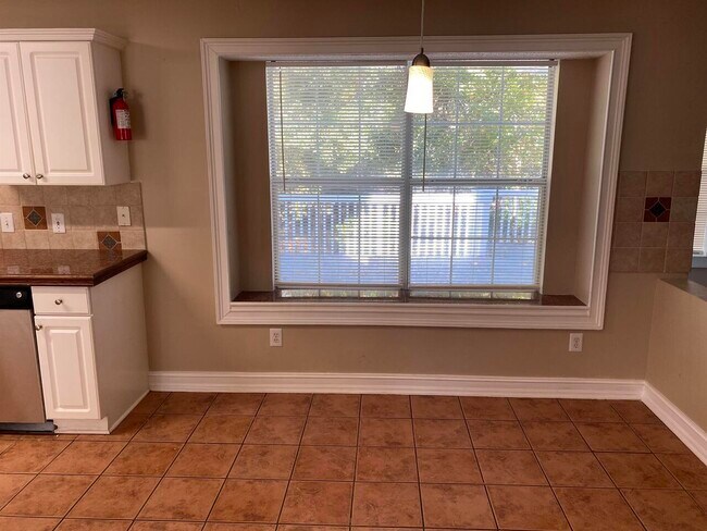 Building Photo - 92 Gleneagles Way