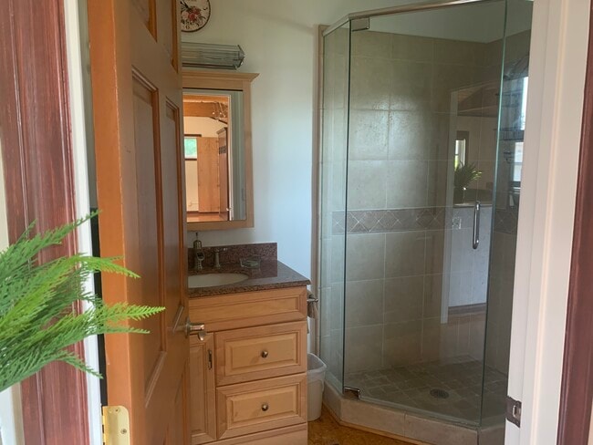 Good Sized bathroom - 14715 Greenleaf St
