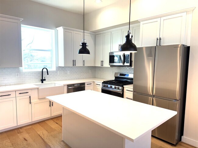 Building Photo - 5338 Donovan Gdns Ln