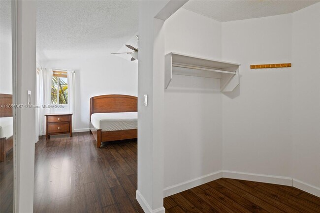 Building Photo - 15623 SW 100th Ln