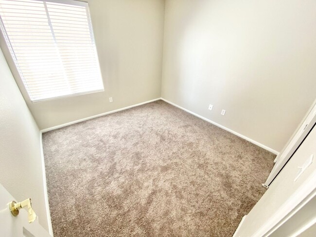 Building Photo - BEAUTIFUL 3 BEDROOMS 2.5 BATHS 2 STORY SINGLE FAMILY HOME WITH 2 CAR GARAGE