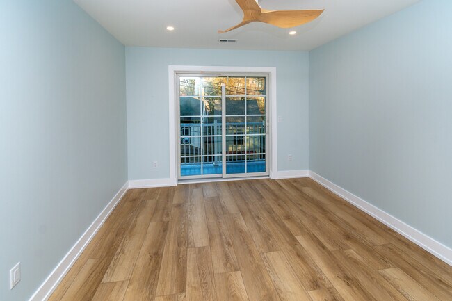 Building Photo - 17 Wilson St