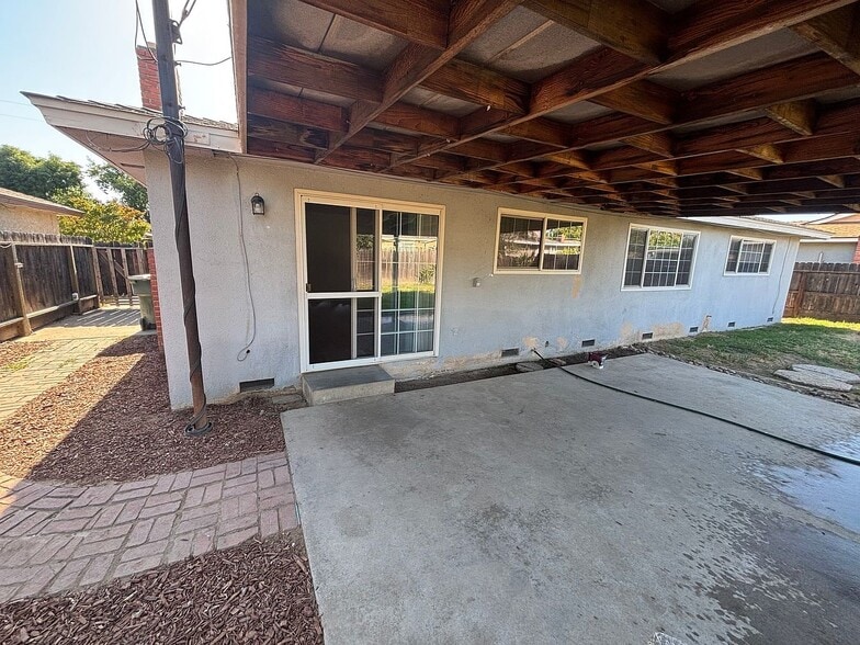 Building Photo - 4504 N Garden Ave