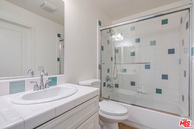 Building Photo - 5800 Seawalk Dr