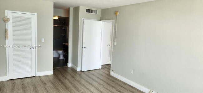 Building Photo - 2899 Collins Ave