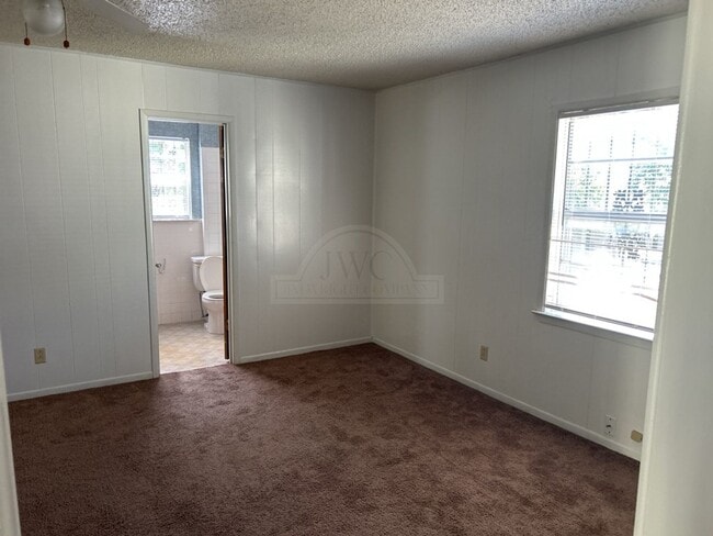 Building Photo - 906 Jefferis Ave