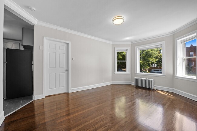 Building Photo - 5534 W George St
