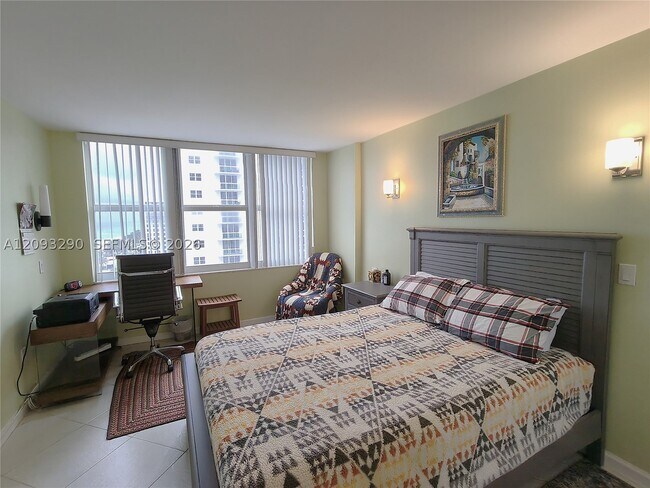 Building Photo - 2751 S Ocean Dr