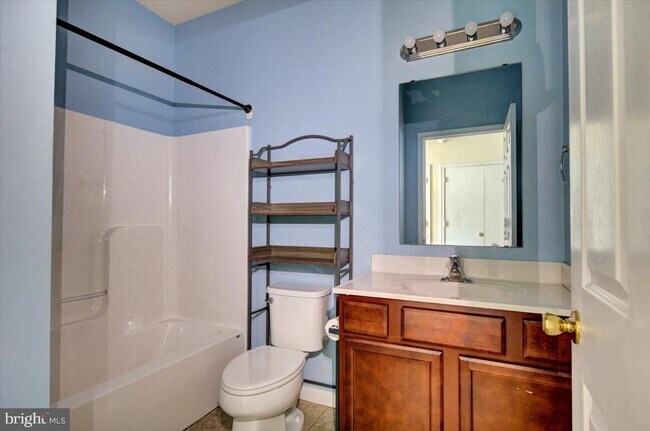 Building Photo - 316 Bridge St