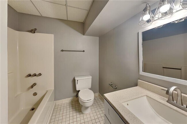 Building Photo - 4006 Maxanne Dr NW
