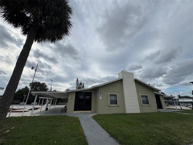 Building Photo - 1921 SW 83rd Ave