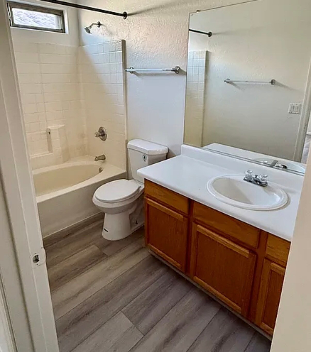 Building Photo - 10810 W Edgemont Ave