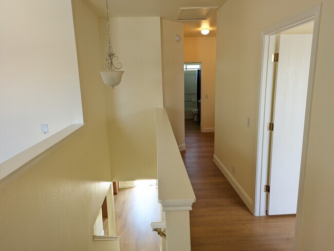 Upstairs hallway to bedrooms - 4717 Lake Champlain Ln