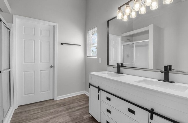 Building Photo - FOR RENT