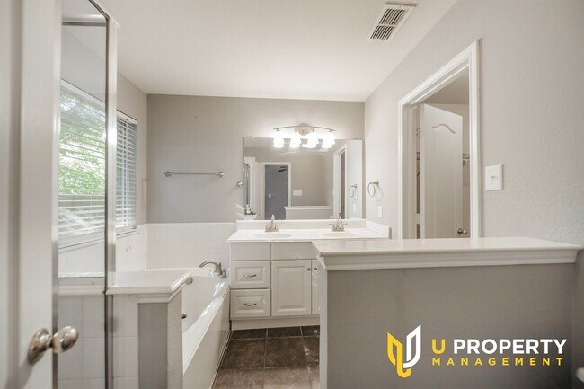 Building Photo - One-story 3B2B in Stonebridge Ranch