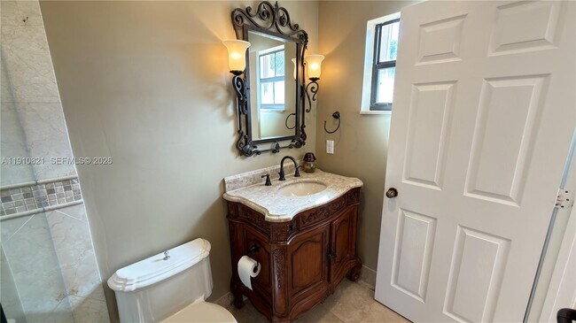 Building Photo - 3887 Tree Top Dr